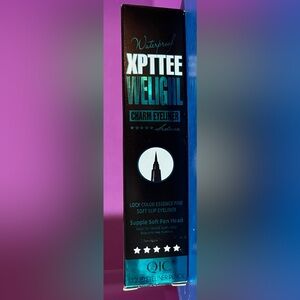 Charm liquid waterproof Eyeliner in Black Brand New